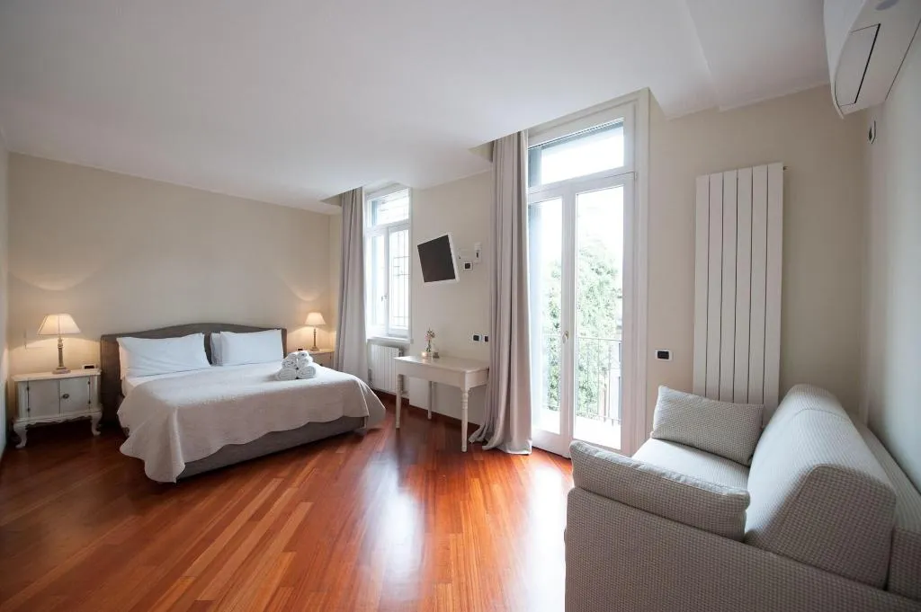 Room, Thea Monza, Milan