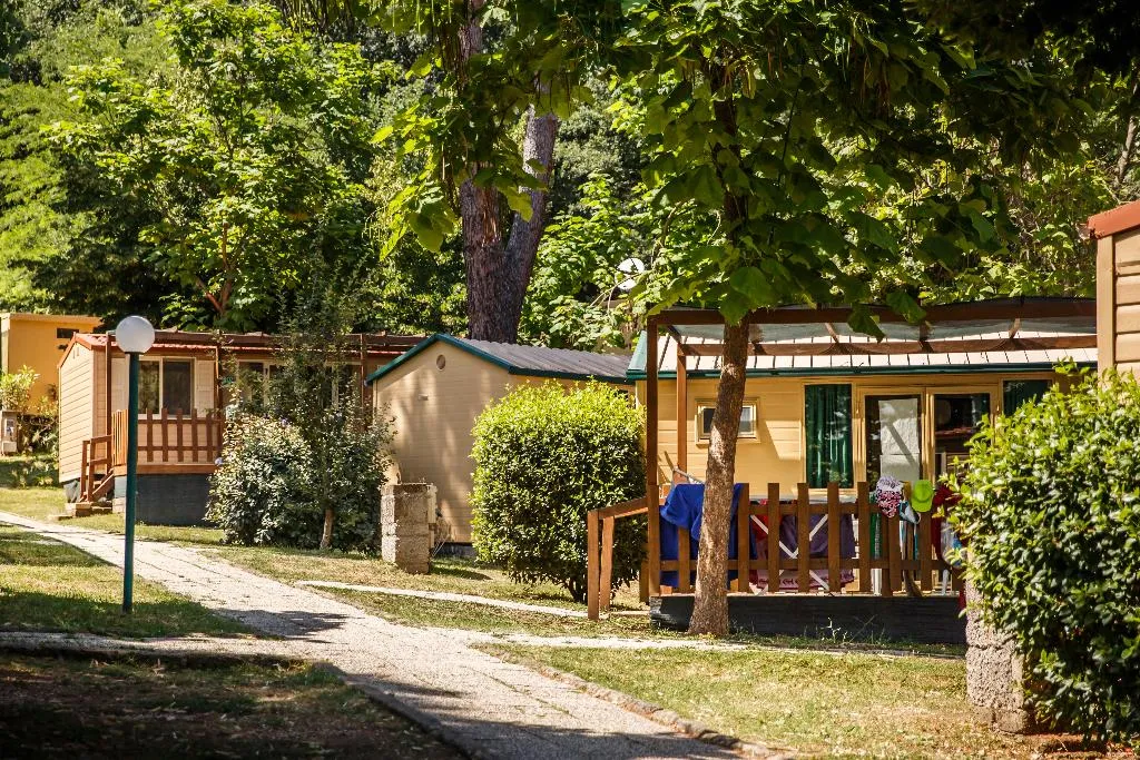 BUNGALOW CAPACITY 5 Room, hu I Pini Village, Rome