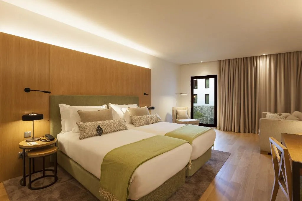 FAMILY ROOM CLASSIC GARDEN VIEW Room, Neya Porto Hotel, Porto