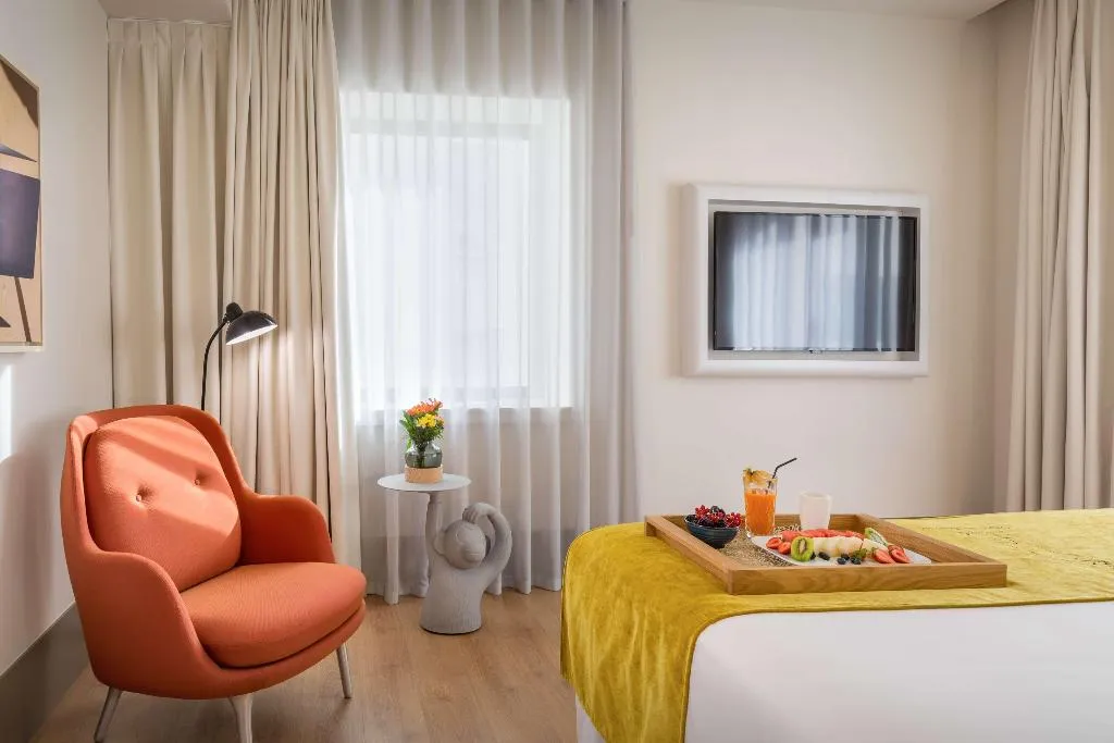 JUNIOR SUITE STANDARD Room, Barceló Torre de Madrid, Madrid