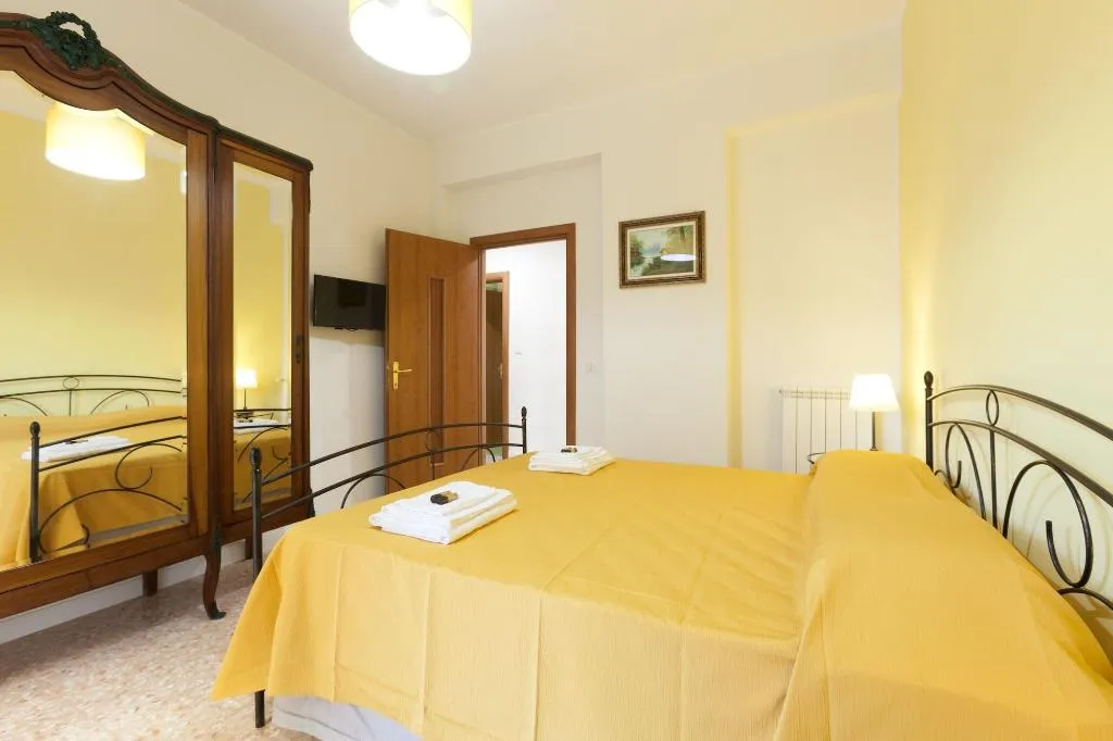 Room, B&B La Primula, Naples