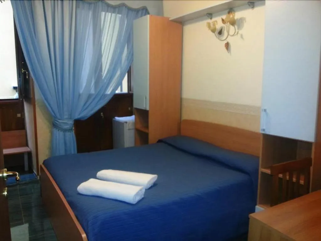 Room, Bed And Breakfast Medea, Naples