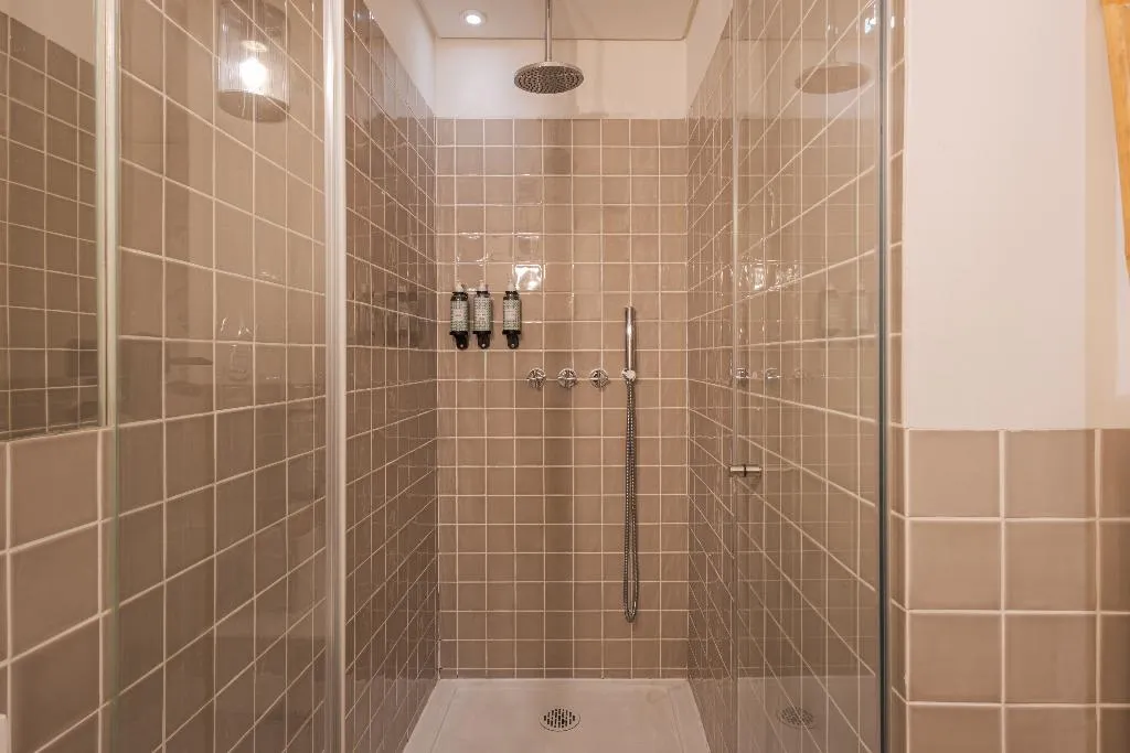 APARTMENT DELUXE ONE BEDROOM Room, Almaria - Edificio Officina Real, Lisbon