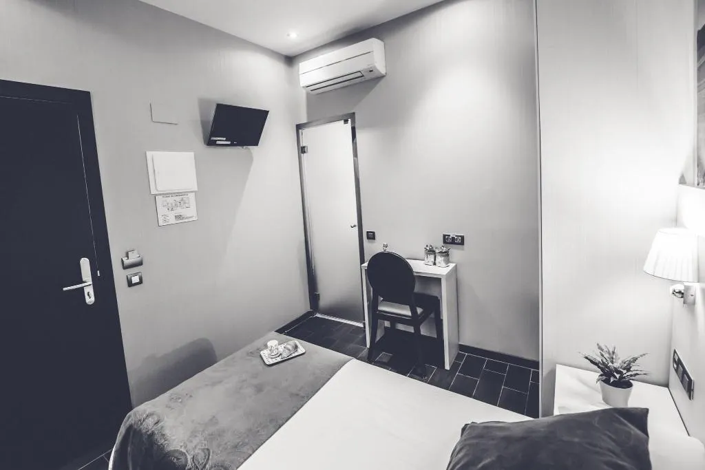 Room, Hostal Prado, Madrid