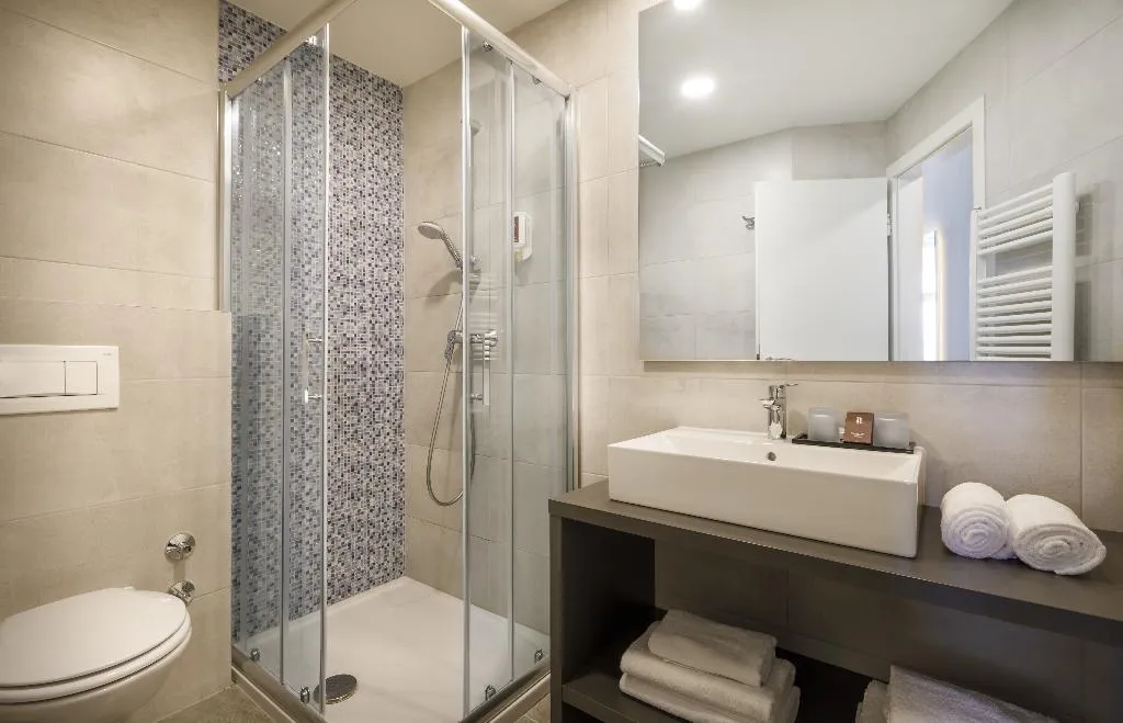 TWIN SIDE SEA VIEW WITH BALCONY Room, Remisens Hotel Albatros, Dubrovnik