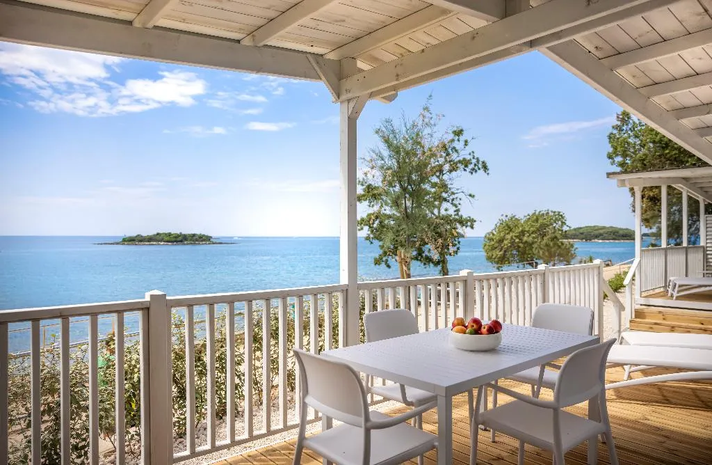 MOBILE HOME SUPERIOR WITH VIEWS Room, Valkanela Campsite Mobile Homes, Istria