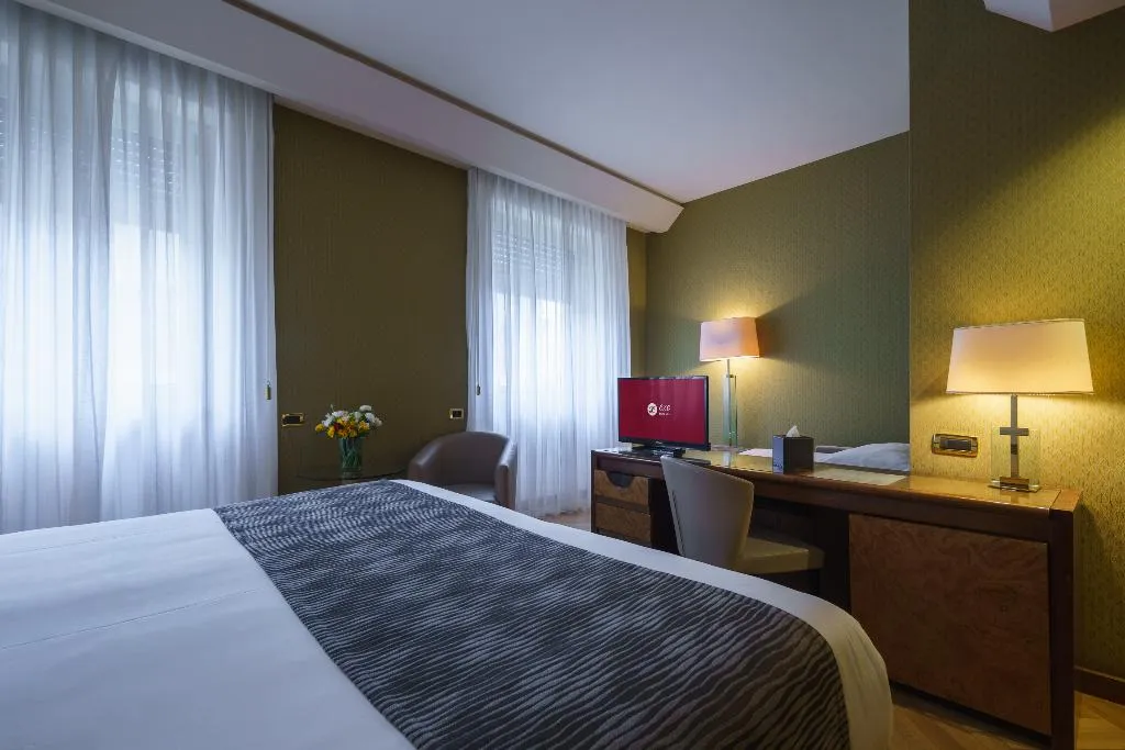 TRIPLE SUPERIOR Room, Exe Majestic, Naples