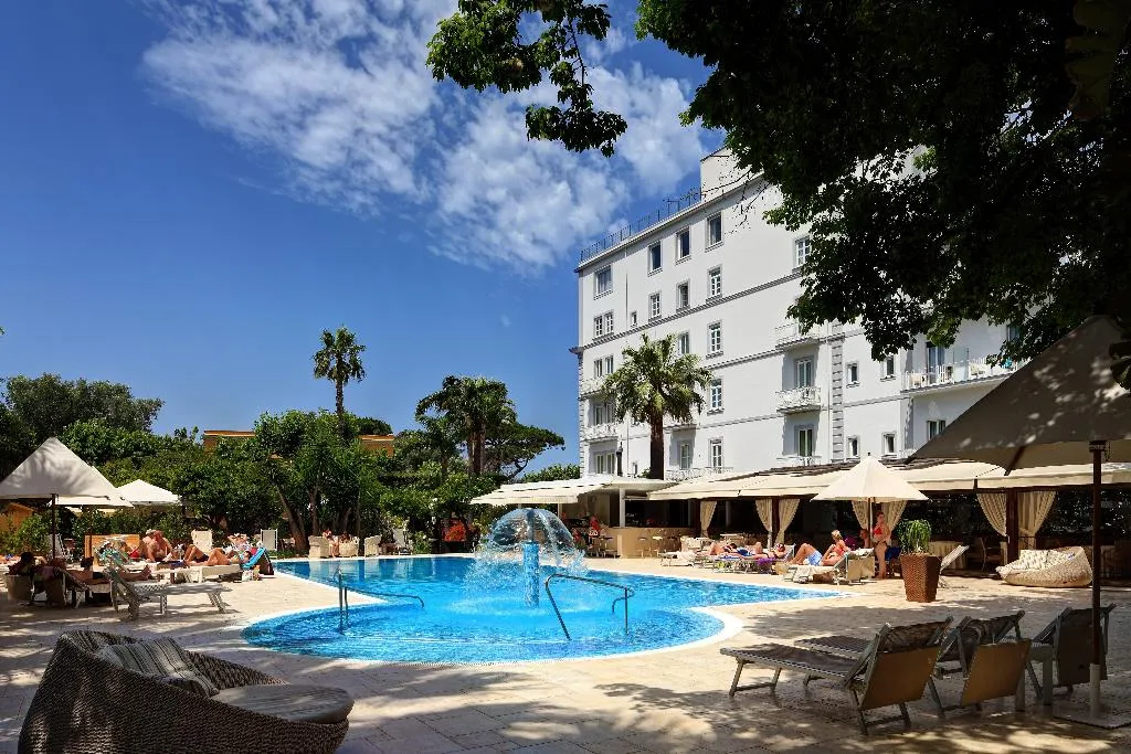Pool, Hotel Mediterraneo Sorrento, Naples