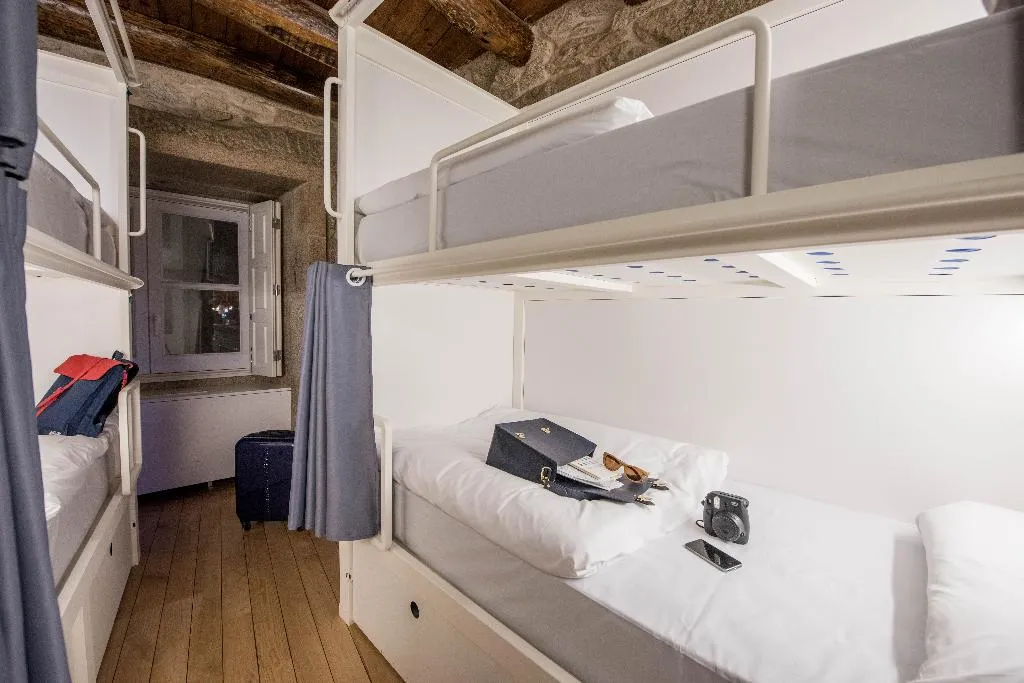 Bed in dormitory CAPACITY 4 ONE BEDROOM Room, Bluesock Hostels Porto, Porto