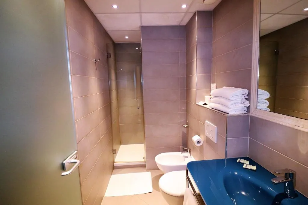 TRIPLE SUPERIOR Room, Hotel Domenichino, Milan