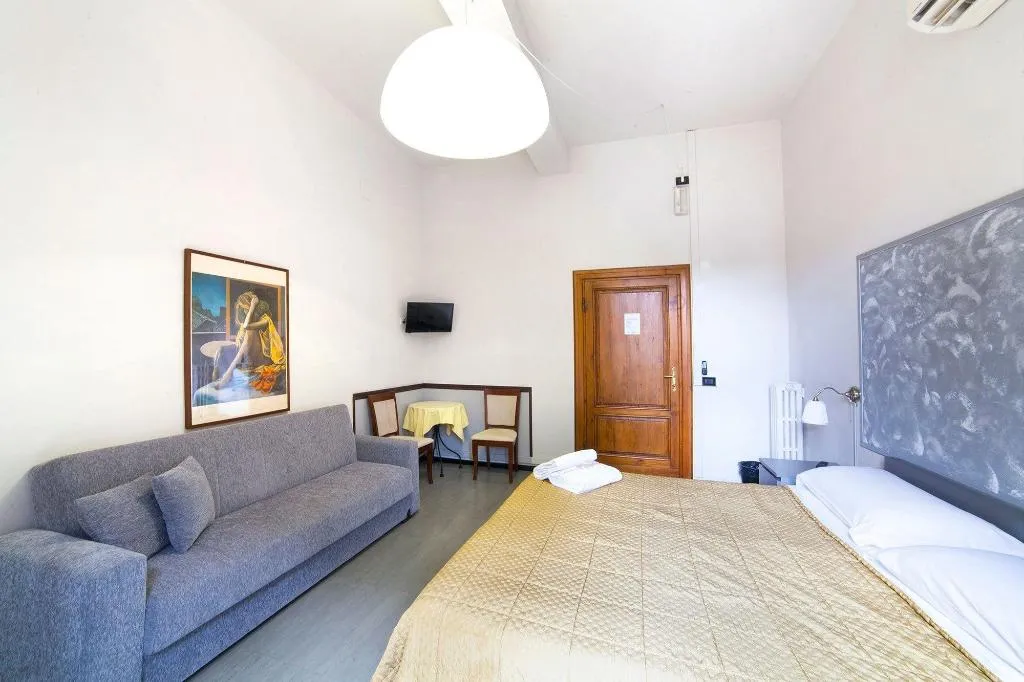 Room, Melody House, Florence