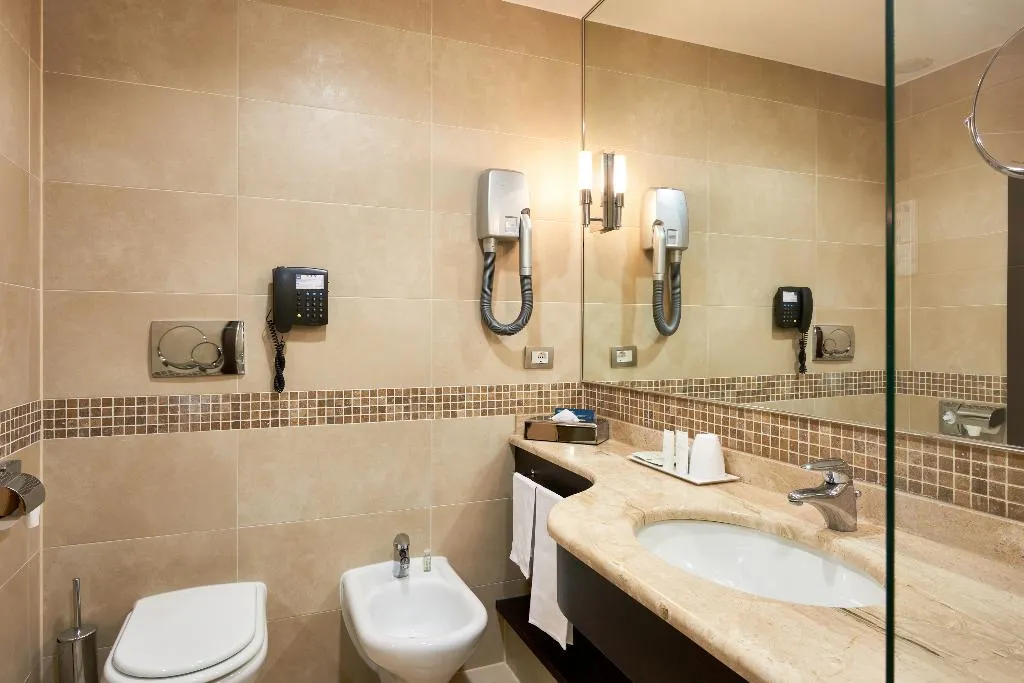 DOUBLE DELUXE Room, Unahotels Varese, Milan