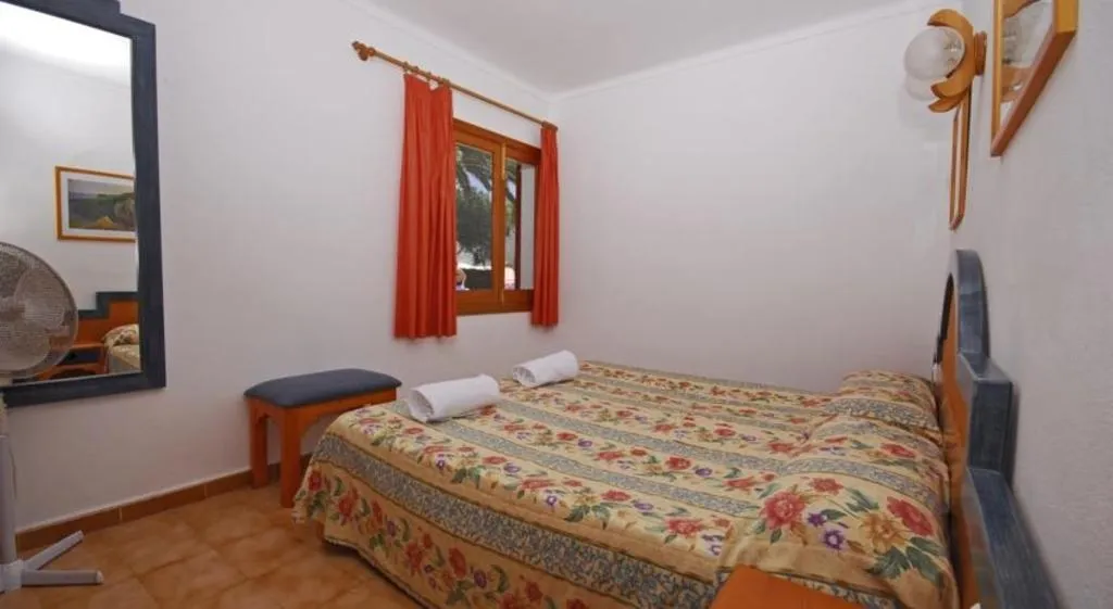 APARTMENT CAPACITY 6 TWO BEDROOMS Room, Sol Naixent-Bonaire, Majorca
