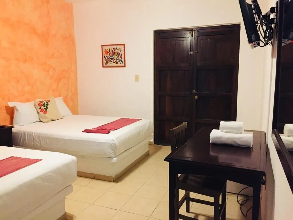 DOUBLE TWO DOUBLE BEDS Room, Casa de las Flores, Playa Del Carmen