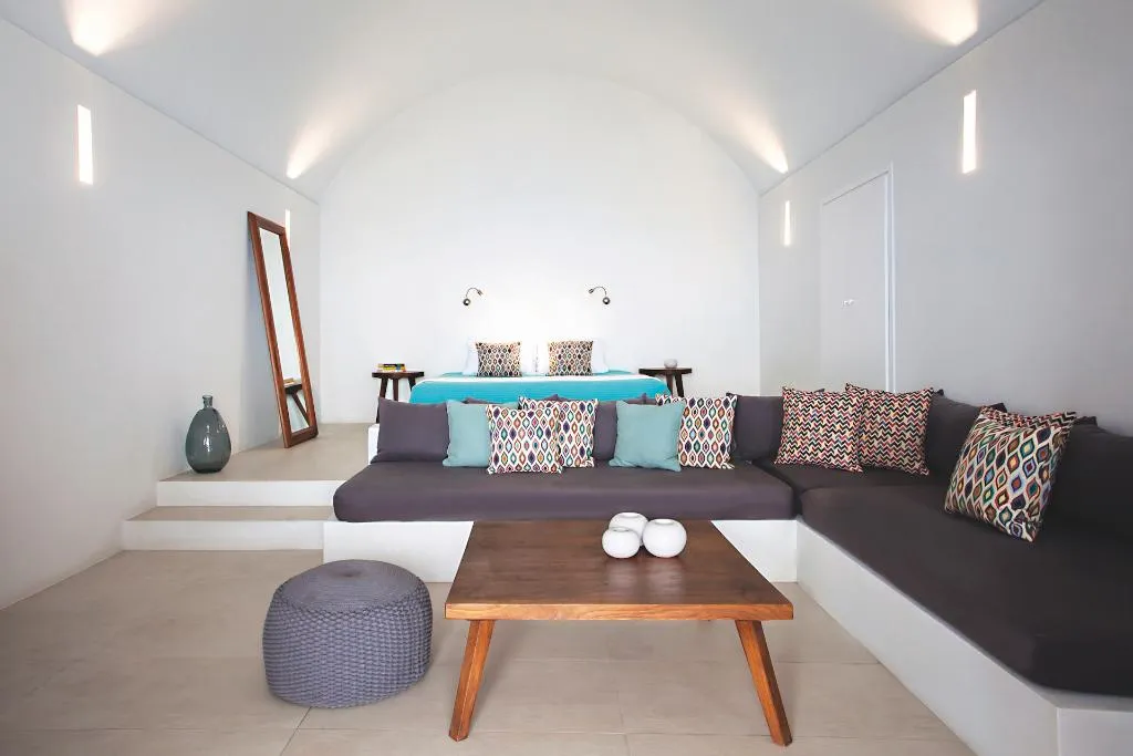 SUITE WITH PRIVATE POOL Room, Remezzo Villas, Santorini