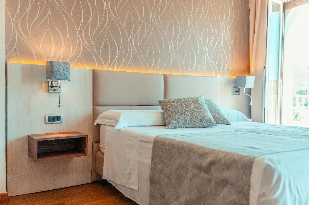 DOUBLE DELUXE SEA VIEW Room, Splendid Hotel Taormina - Handwritten Collection, Taormina