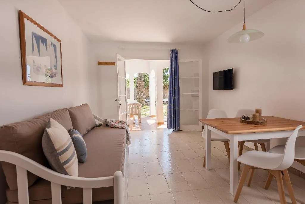 APARTMENT CAPACITY 4 ONE BEDROOM Room, Las Brisas I & II, Menorca
