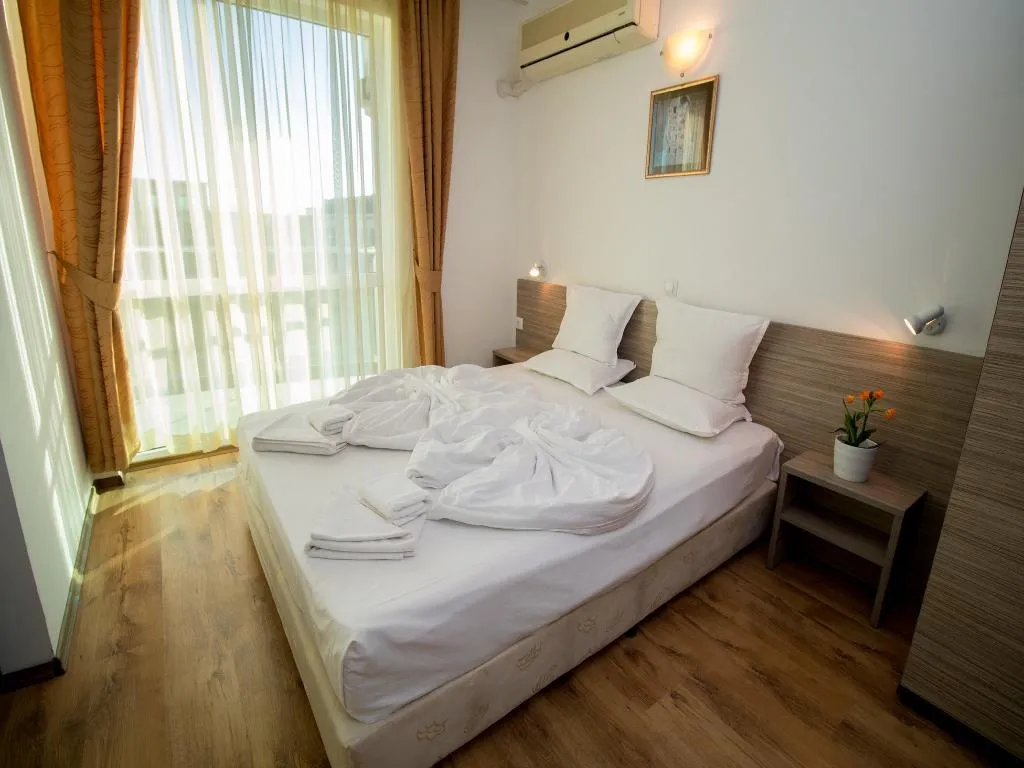 JUNIOR SUITE POOL VIEW Room, Clara Aparthotel & Residence, Bourgas