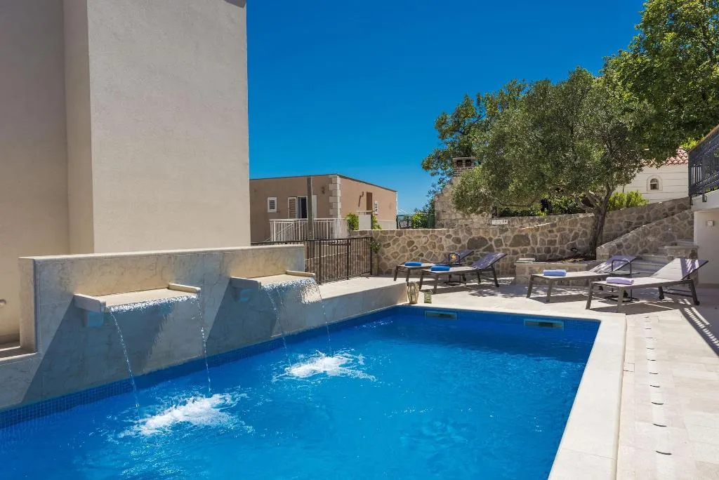 Sports and Entertainment, Casa Laurea, Dubrovnik
