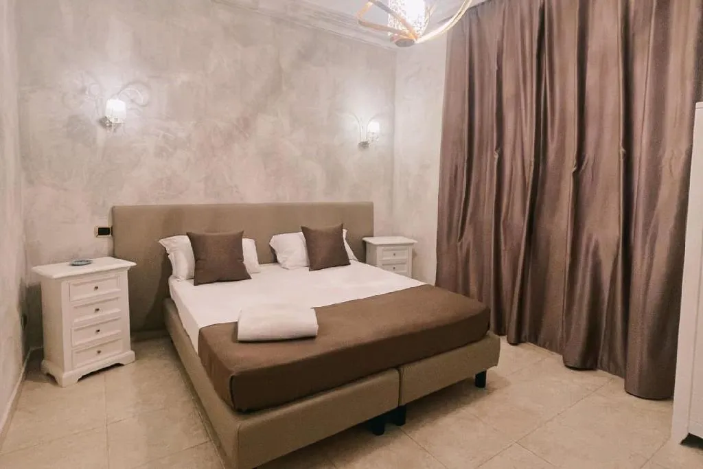 DOUBLE STANDARD Room, Bee Queen Hotel, Naples