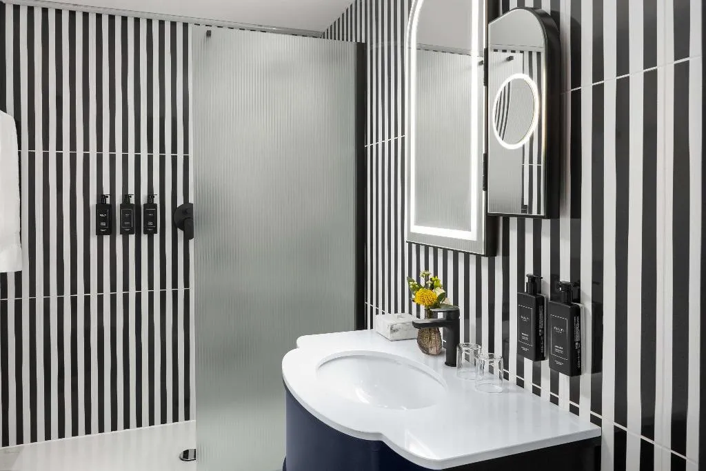 TWIN DELUXE Room, Anglo American Hotel Florence, Curio Collection, Florence