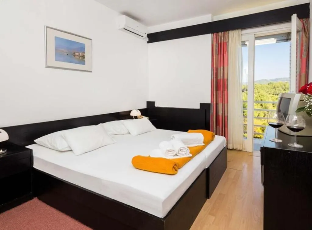 Double or Twin STANDARD Room, Hvar, Split