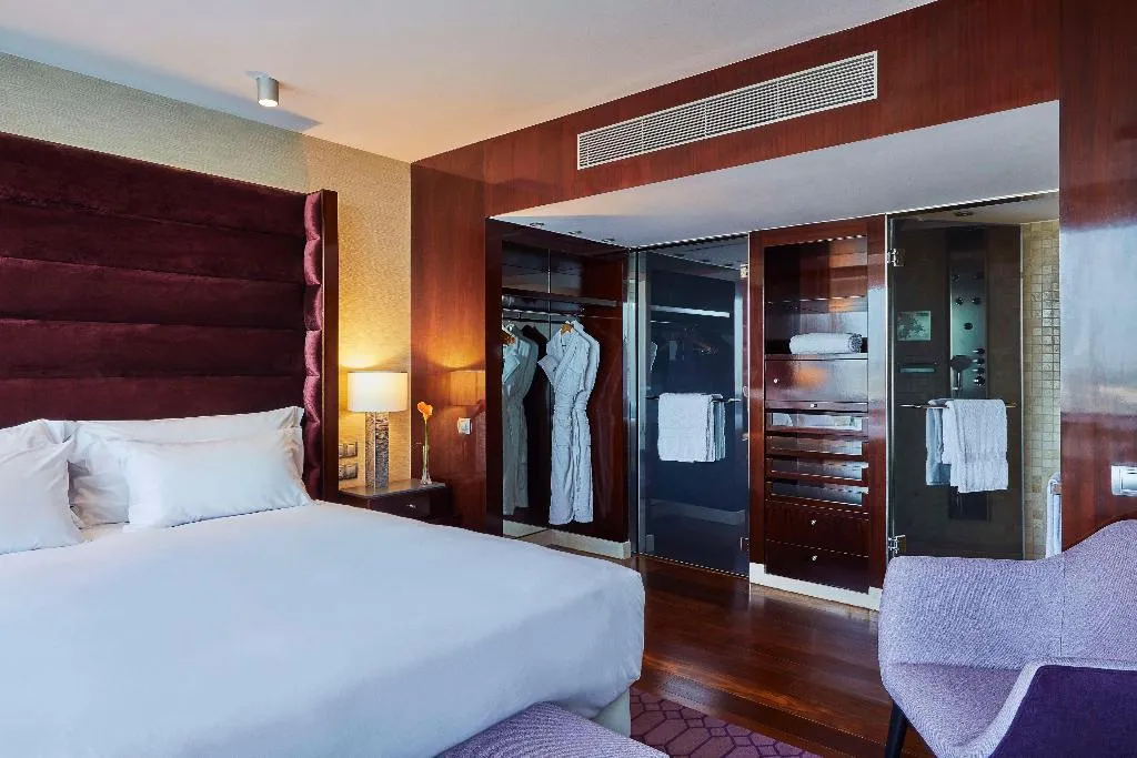 Room, Hyatt Regency Barcelona Tower, Barcelona