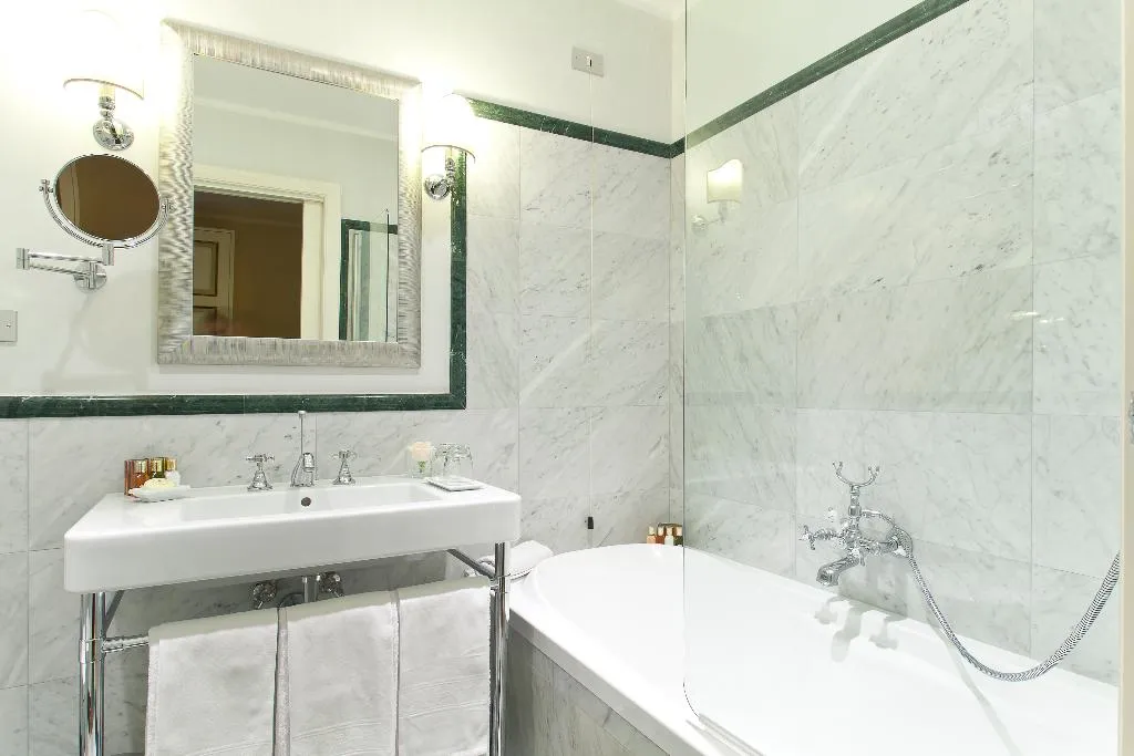 TRIPLE SUPERIOR Room, Donna Camilla Savelli - VRetreats, Rome