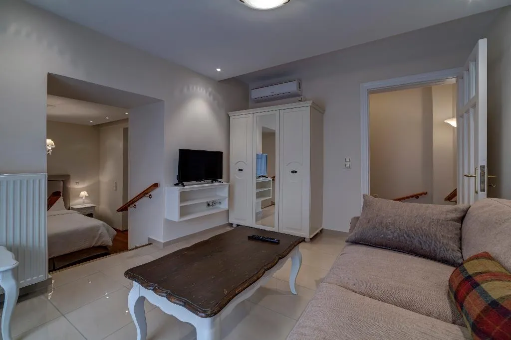 JUNIOR SUITE STANDARD Room, Home & Poetry, Athens