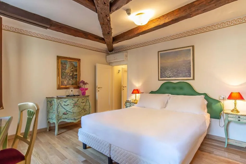 FAMILY ROOM CONNECTING ROOM Room, La Fenice et des Artistes, Venice