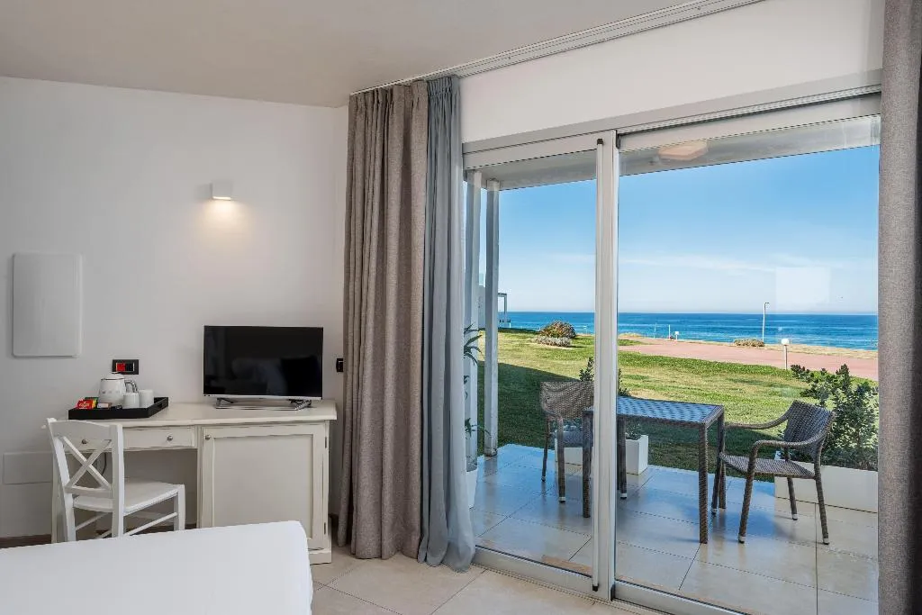 TRIPLE SEA FRONT Room, Bellevue Resort Sardinia Affiliated By Melia, Alghero