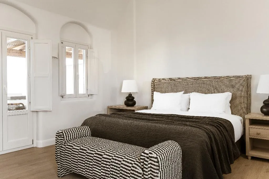 SUITE GRAND Room, NERO Boutique Hotel, Santorini