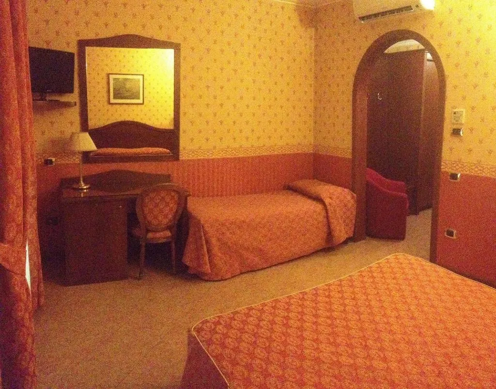 Room, Hotel Al Boschetto, Naples