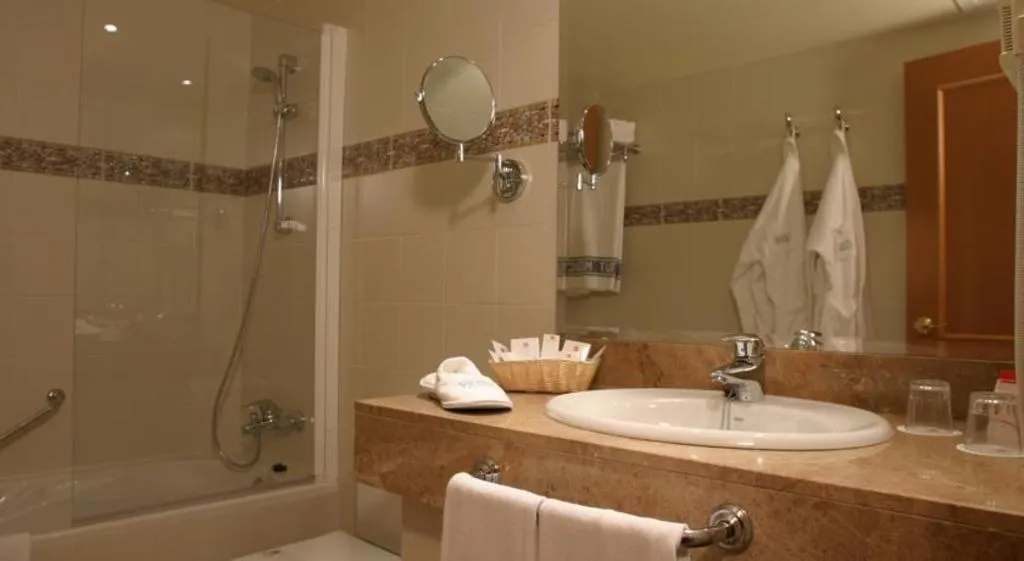 DOUBLE SINGLE USE STANDARD Room, Guitart Central Park Aqua Resort, Costa Brava