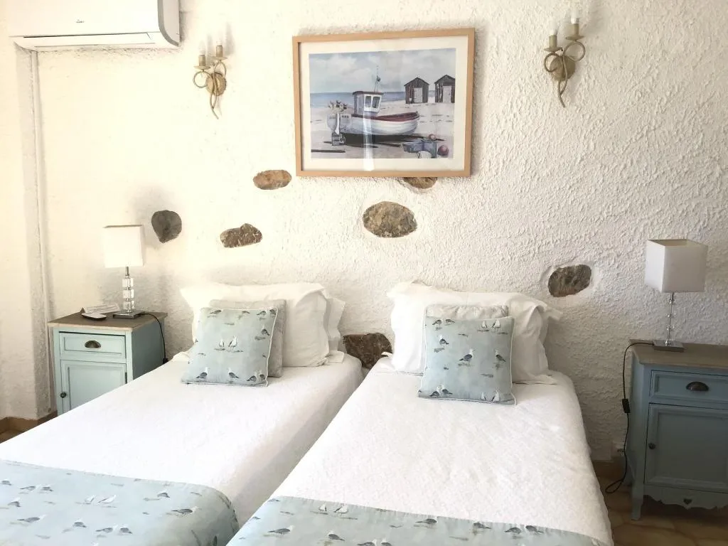 Room, Winniehill, Algarve