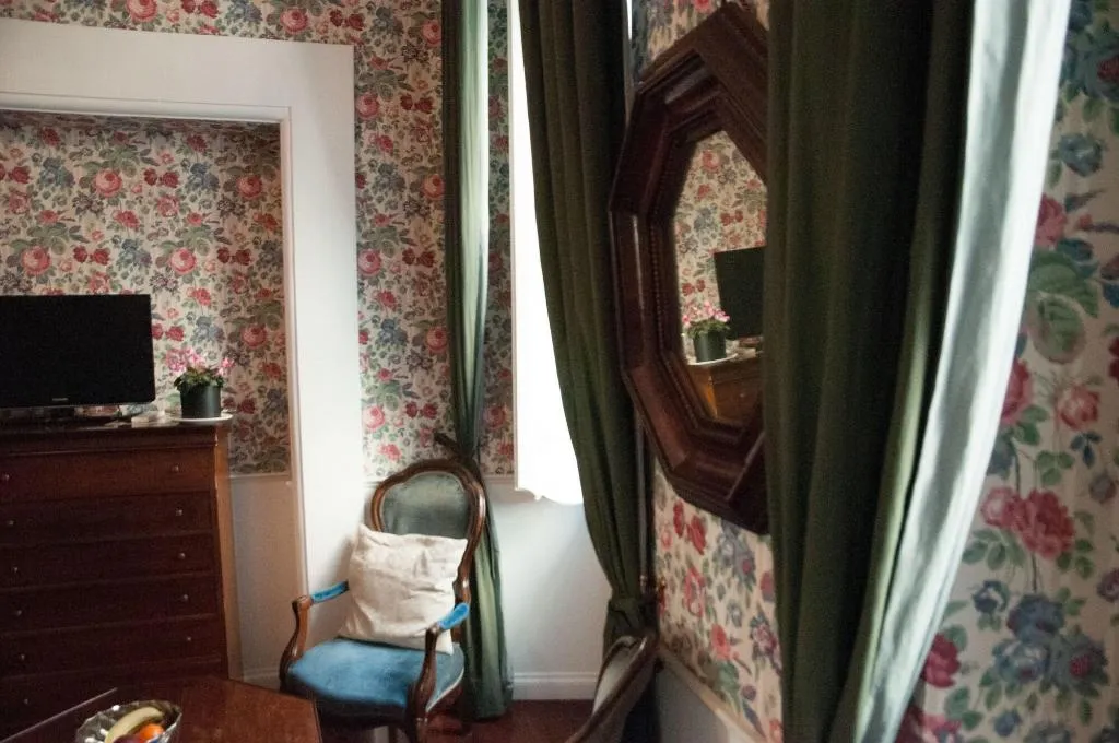 Room, Relais Teatro Argentina, Rome