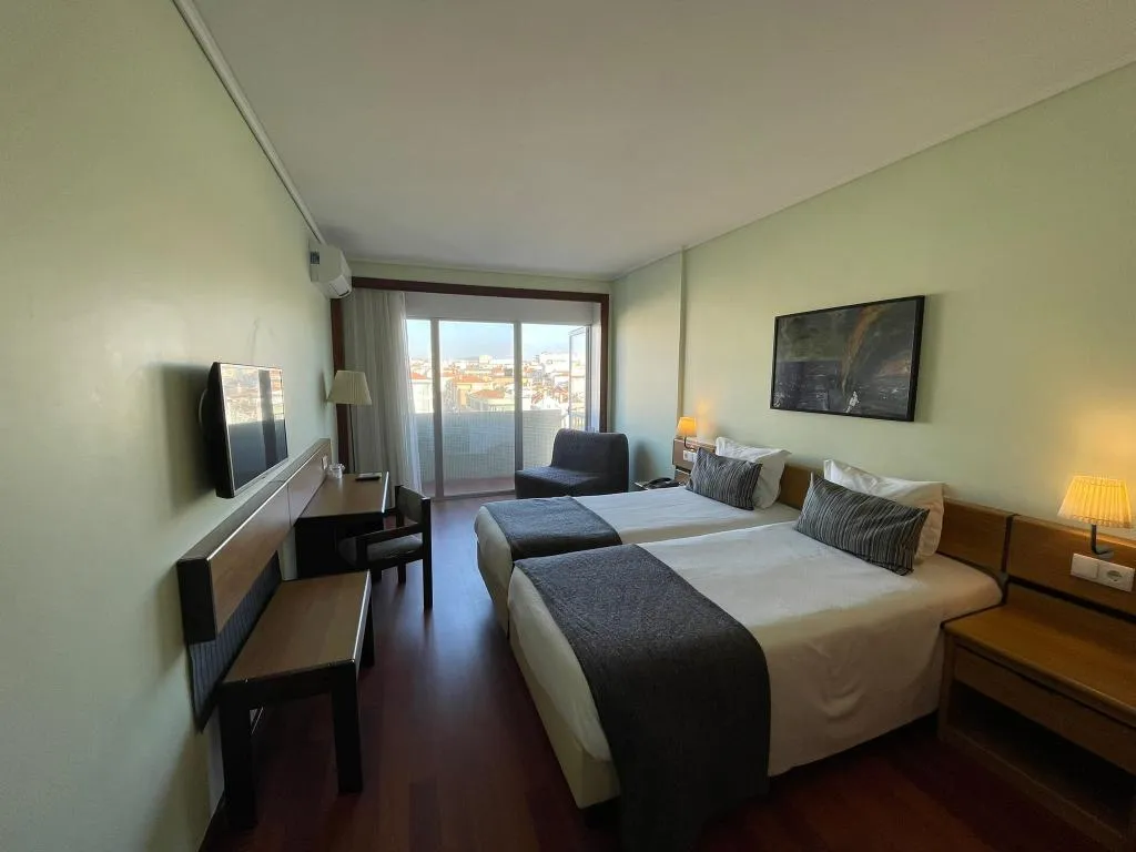 FAMILY ROOM CITY VIEW Room, Dorma Praia Golfe, Porto