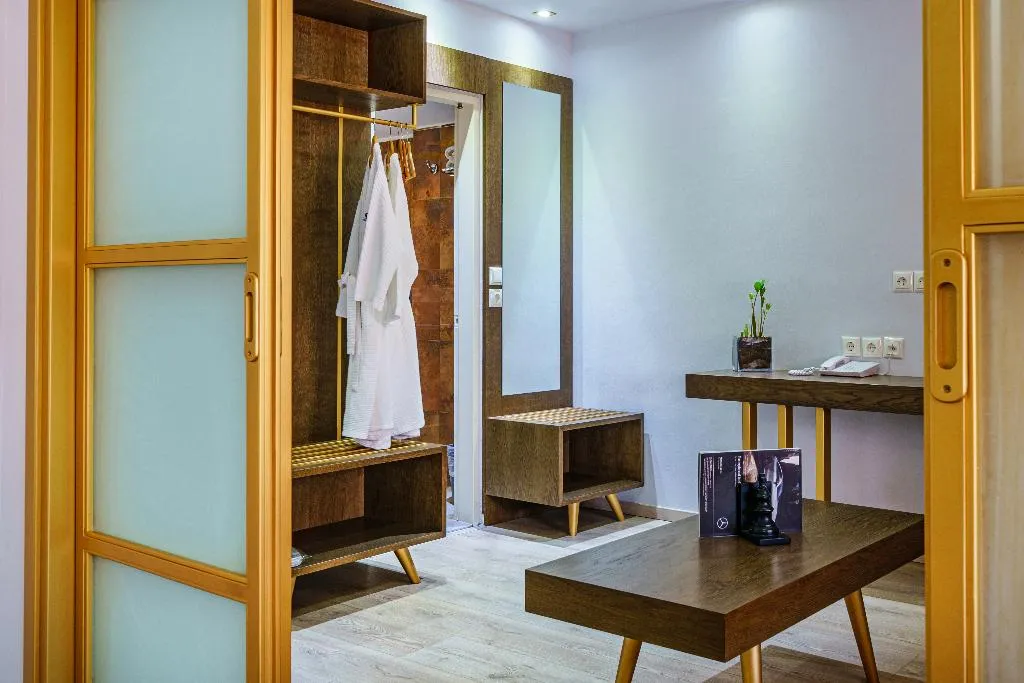 JUNIOR SUITE STANDARD Room, Capsis Hotel Thessaloniki, Halkidiki