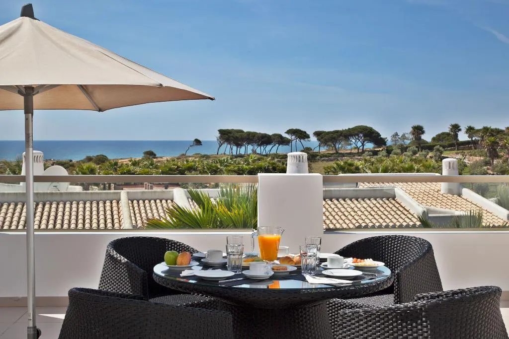 VILLA THREE BEDROOMS Room, São Rafael Holidays, Algarve