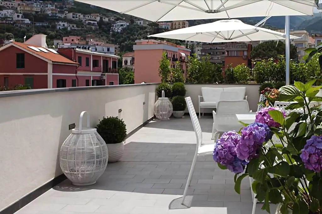 Terrace, Cubo Apartments, Naples