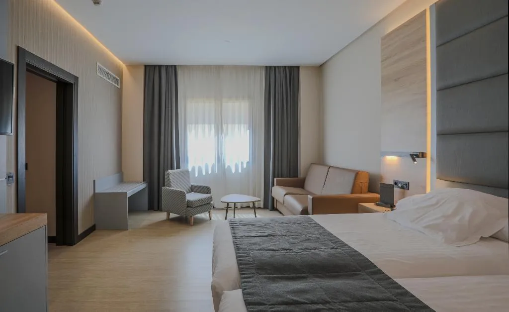FAMILY ROOM CAPACITY 5 Room, Liabeny, Madrid