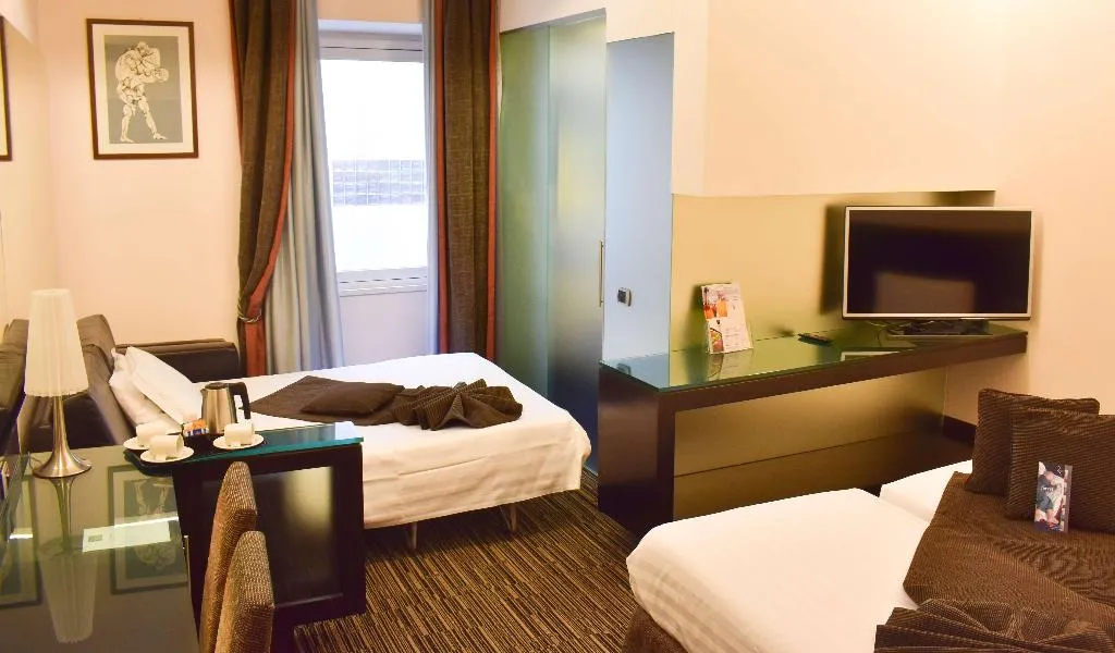 FAMILY ROOM THREE BEDS Room, Best Western Plus Hotel Universo, Rome