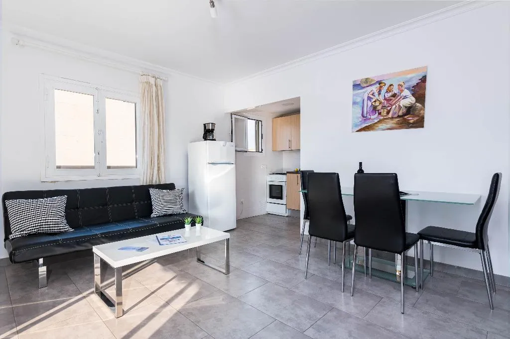 APARTMENT SUPERIOR WITH TERRACE Room, Acapulco Apartments, Majorca