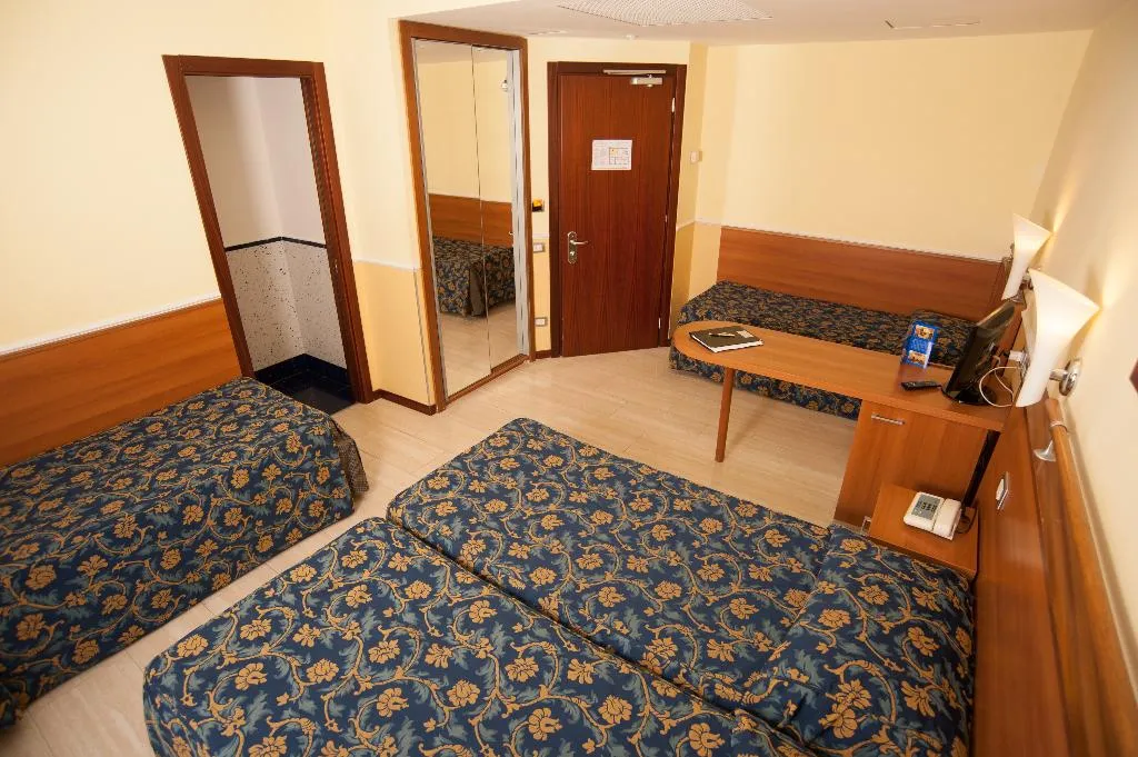 QUADRUPLE STANDARD Room, Windrose, Rome