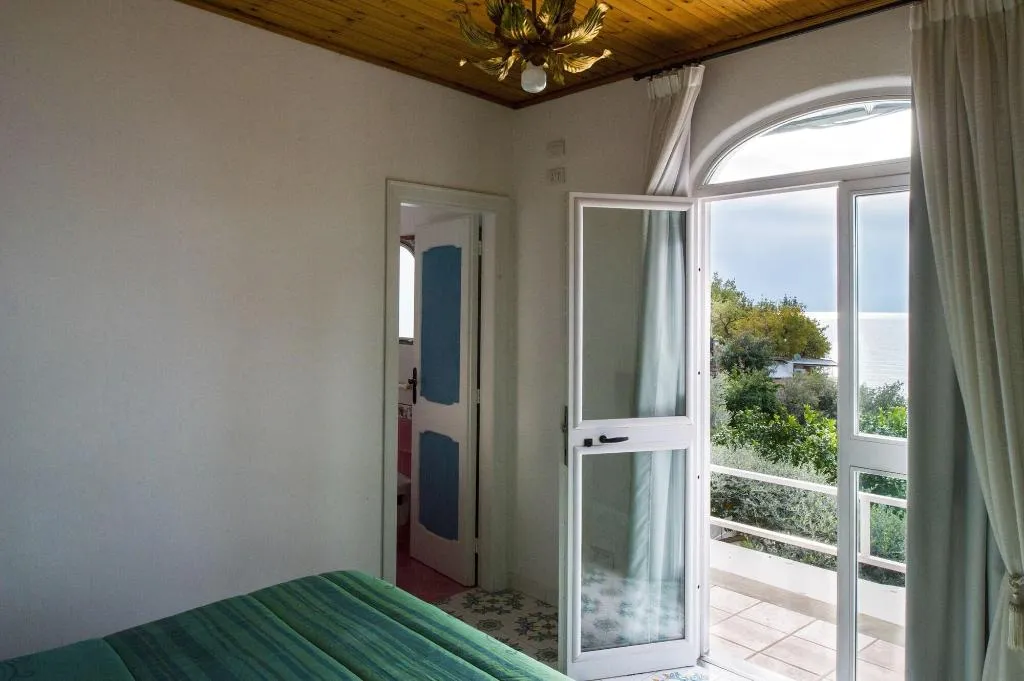 Room, La Maliosa D' Arienzo, Naples