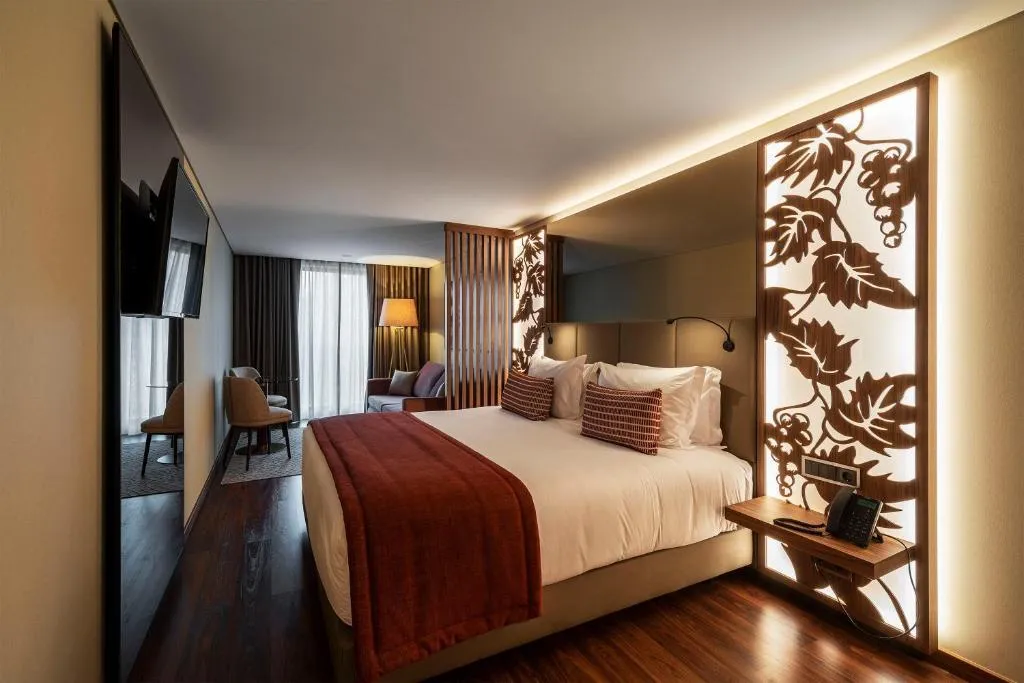 JUNIOR SUITE STANDARD Room, Turim Oporto Hotel, Porto