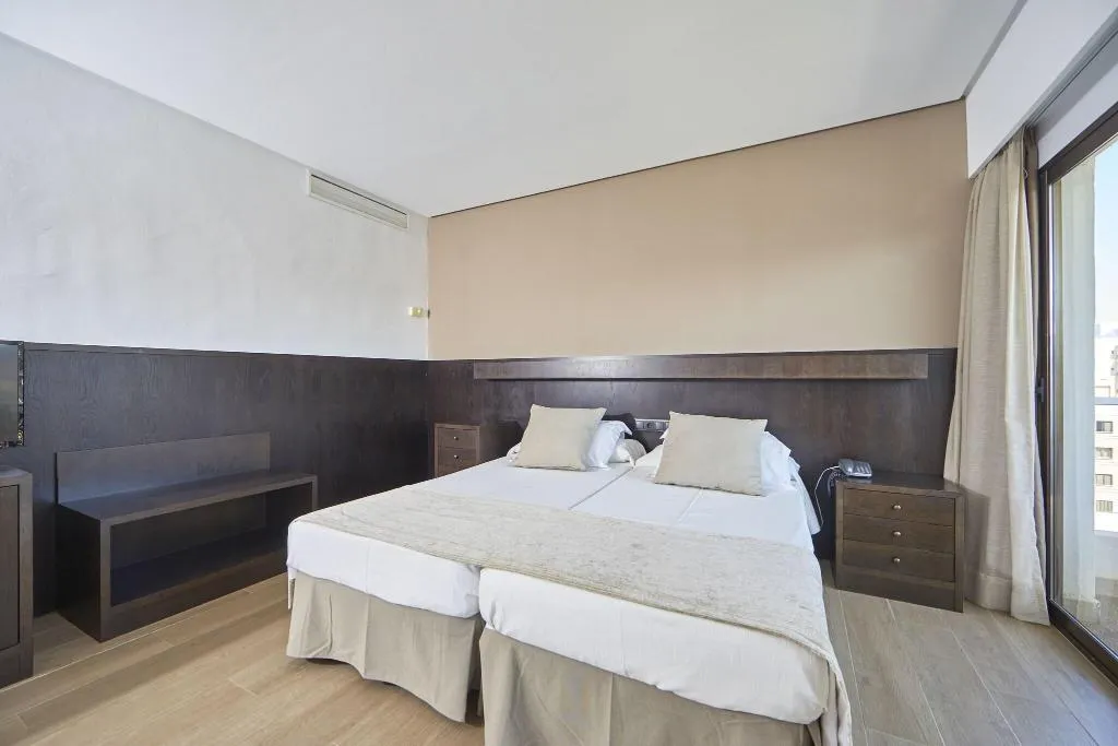 DOUBLE SUPERIOR WITH TERRACE Room, Playa Golf, Majorca