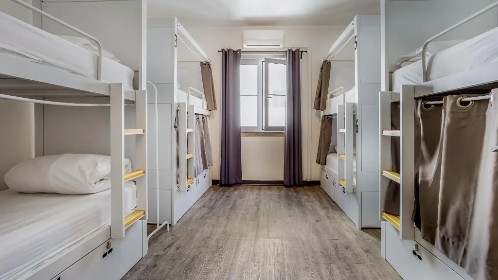 Bed in dormitory CAPACITY 8 WITH SHARED BATHROOM Room, Hostellicious, Algarve