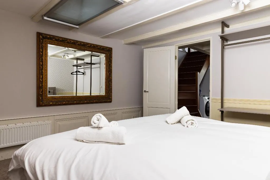 APARTMENT TWO BEDROOMS Room, Amsterdam Canal Suites, Amsterdam