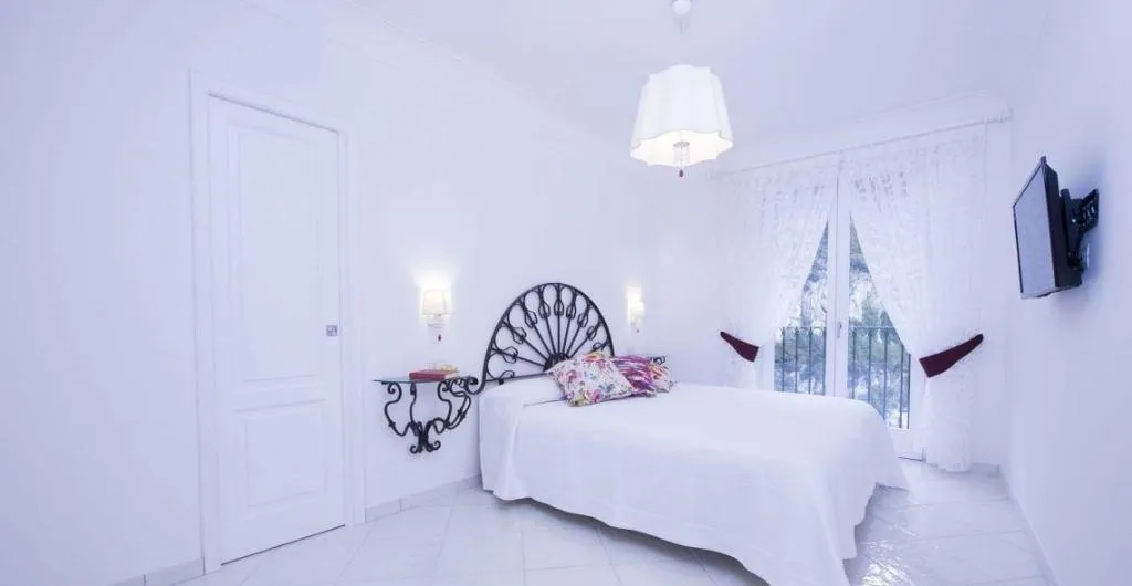 Room, La Valle Delle Ferriere, Naples